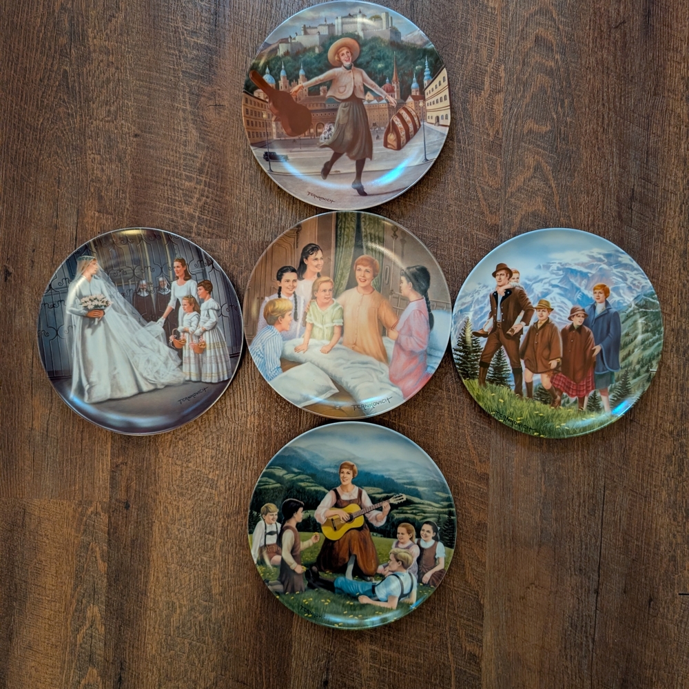 Knowles Collector Plates Set - Multicolor